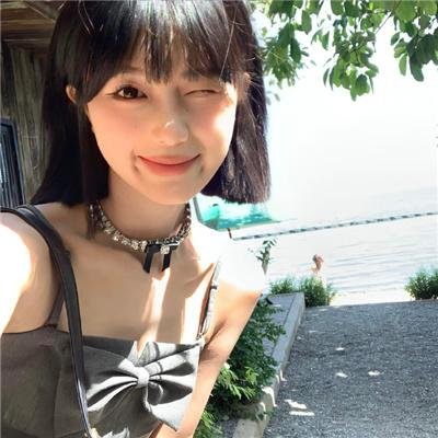 那女孩是谁